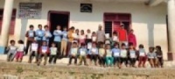 सुदूरपश्चिम प्रदेश : विद्यार्थीका हात हातमा पाठ्यपुस्तक